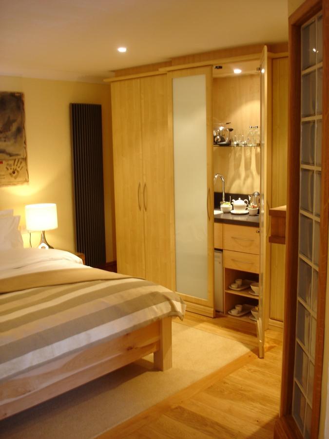 The Kinmel Arms Hotel Abergele Room photo